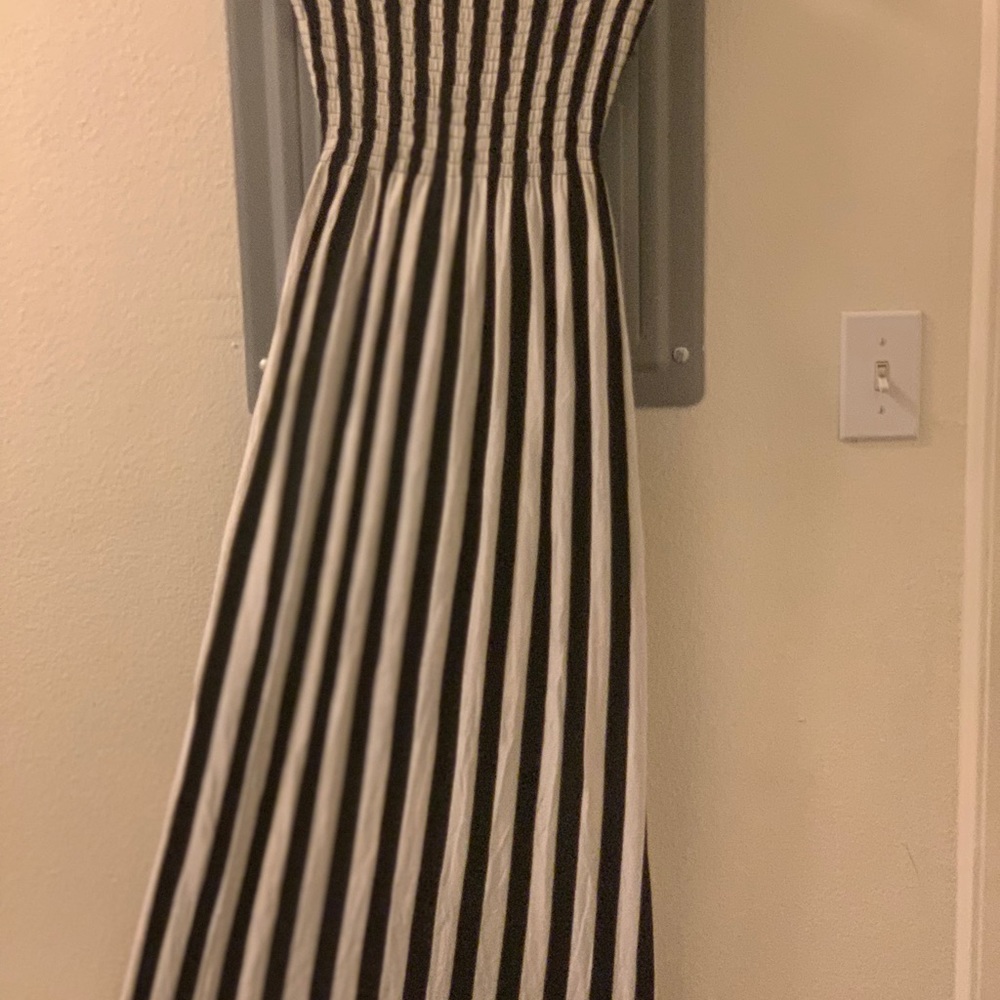 Long sexy black and whit e dress
